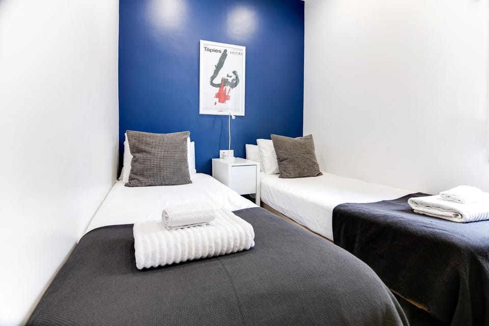 Modern Apt, 2 Minutes to Beach La Barceloneta, City Center Apartment in Barcelona