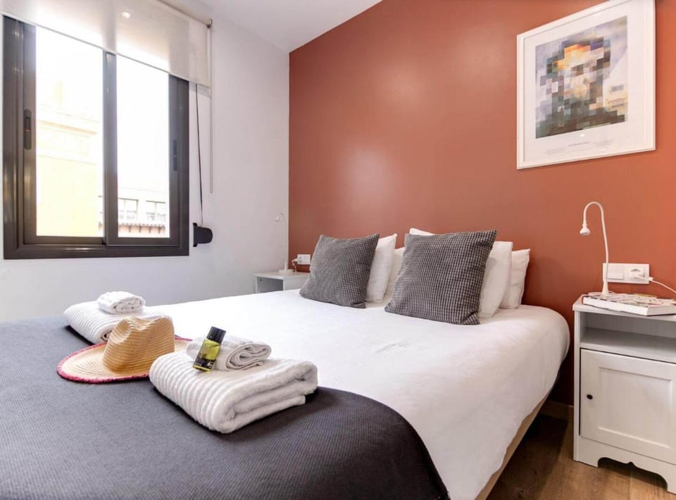 Modern Apt, 2 Minutes to Beach La Barceloneta, City Center Apartment in Barcelona
