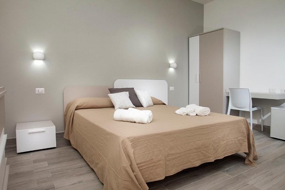 Bed, Photo of the whole room, Bedroom, towels, wardrobe