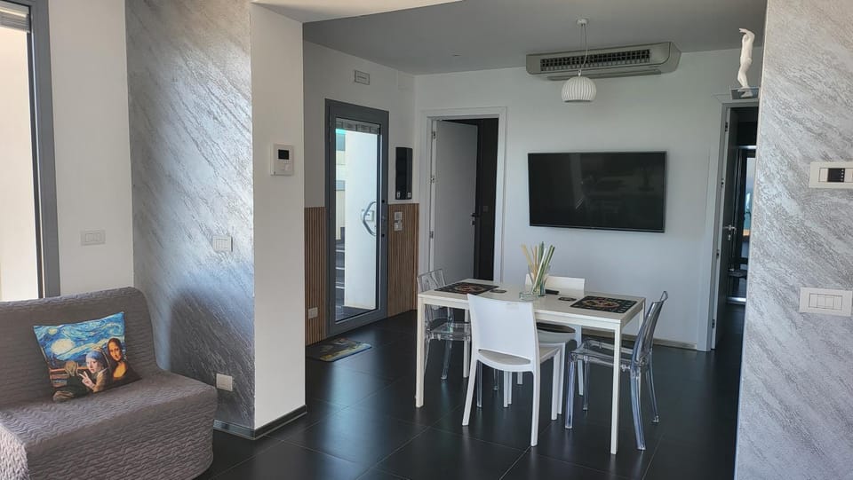 Facade/entrance, TV and multimedia, Living room, Photo of the whole room, Dining area, furniture, air conditioner