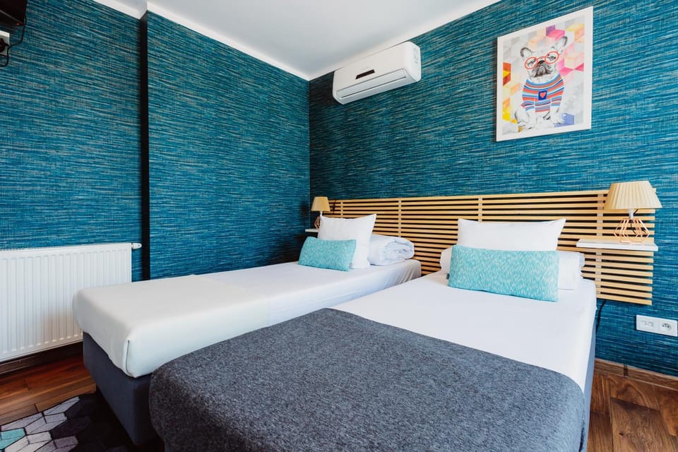 Bed, Photo of the whole room, Bedroom, air conditioner