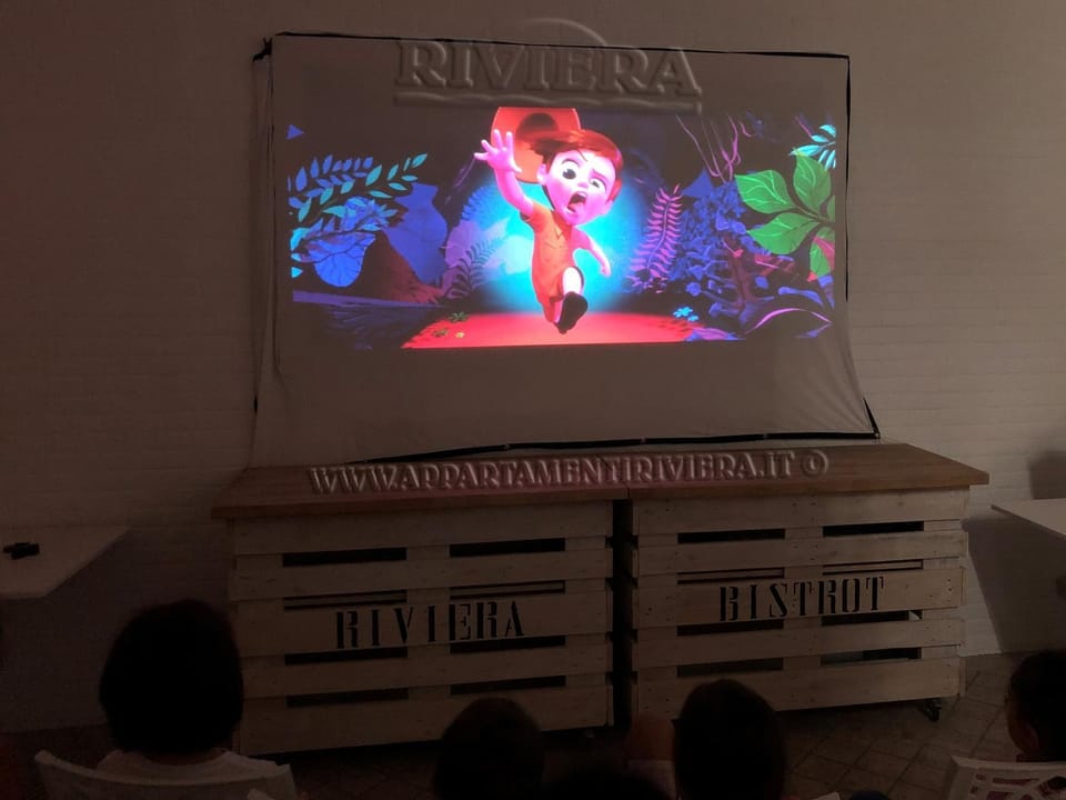 Communal lounge/ TV room