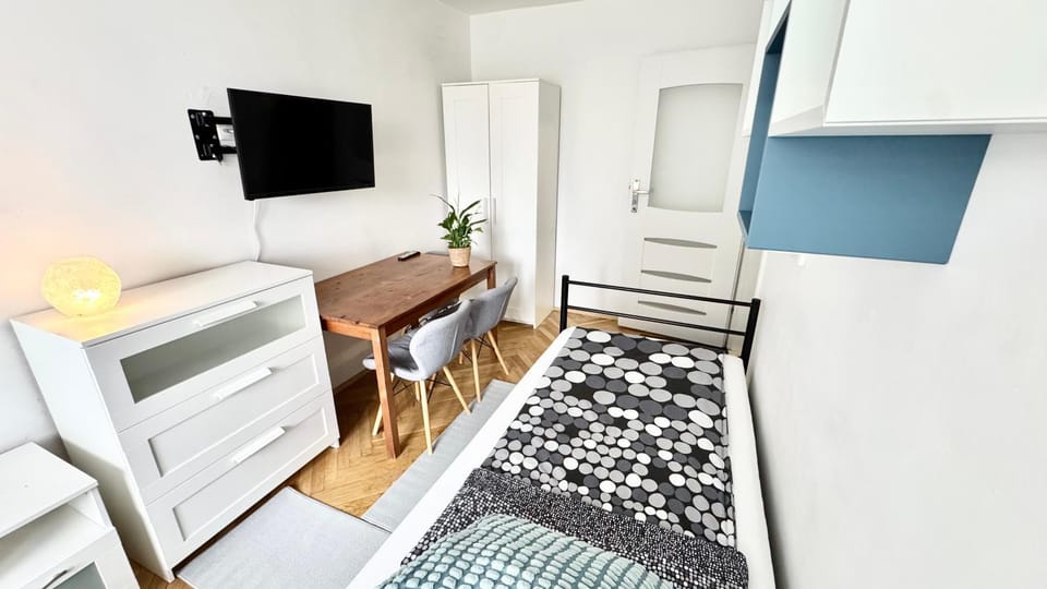 Bedroom, wardrobe