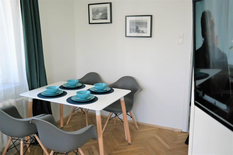 TV and multimedia, Living room, Dining area