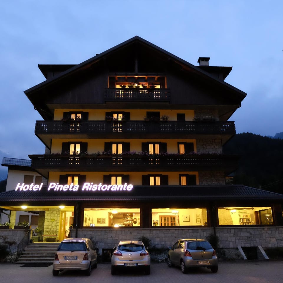 Property building, Facade/entrance, Bird's eye view