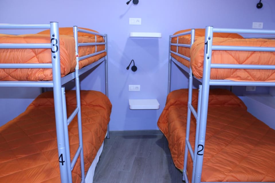 Bedroom, bunk bed
