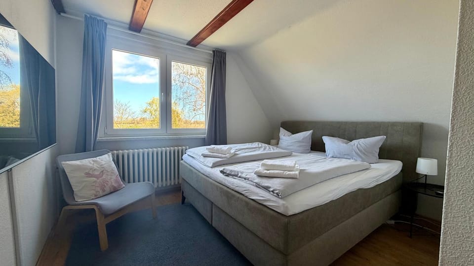 Bed, Photo of the whole room