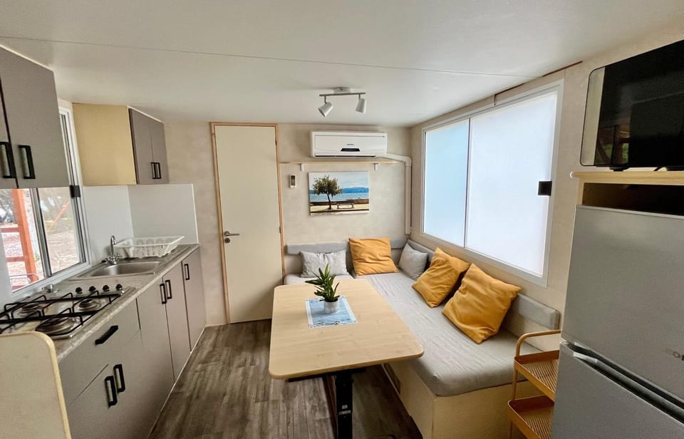Kitchen or kitchenette, Living room, Dining area