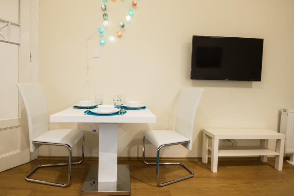 TV and multimedia, Dining area