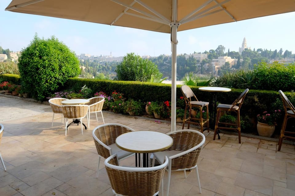 Restaurant/places to eat, Restaurant/places to eat, Balcony/Terrace, City view