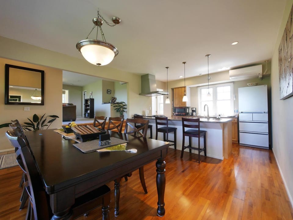 Kitchen or kitchenette, Seating area, Dining area, stove