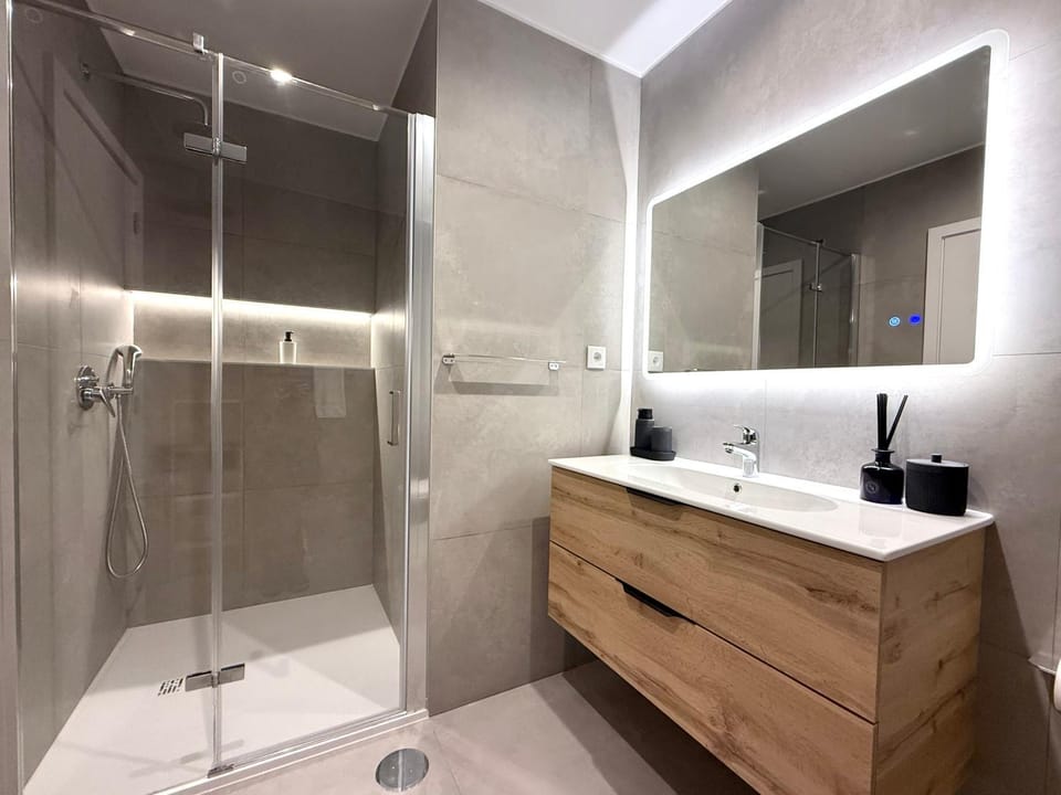 Shower, Bathroom