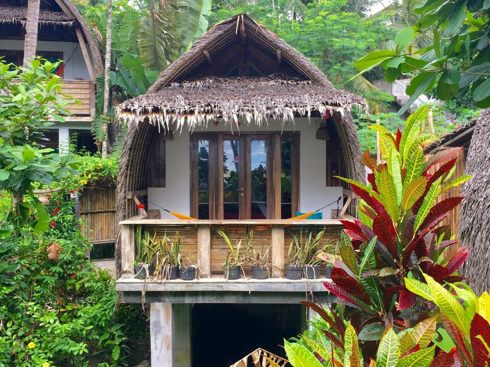 Restaurant/places to eat, Garden, Library, Balcony/Terrace, Photo of the whole room, Beach