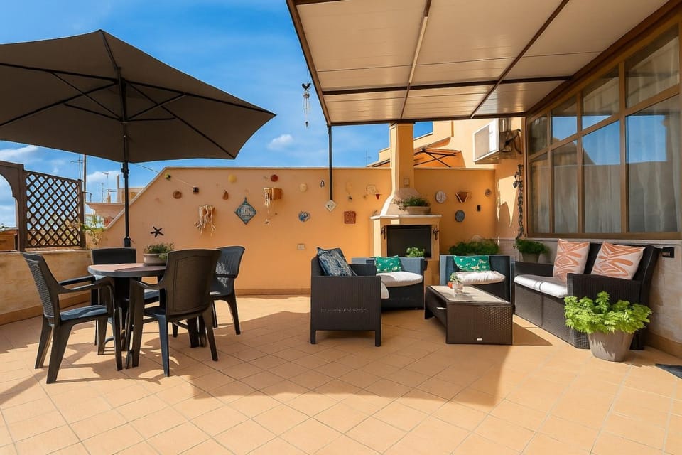 Property building, Patio, Day, Solarium, View (from property/room), Balcony/Terrace, Living room, Seating area, Dining area, Seasons, Time of day, internet, sunbed
