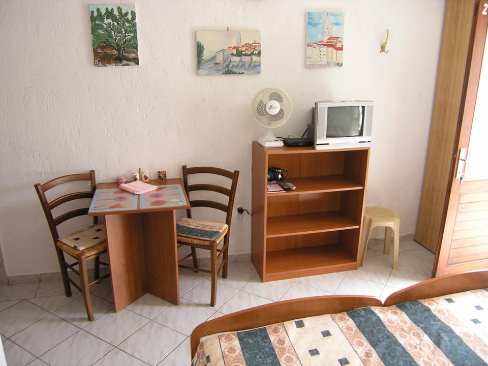 TV and multimedia, Dining area