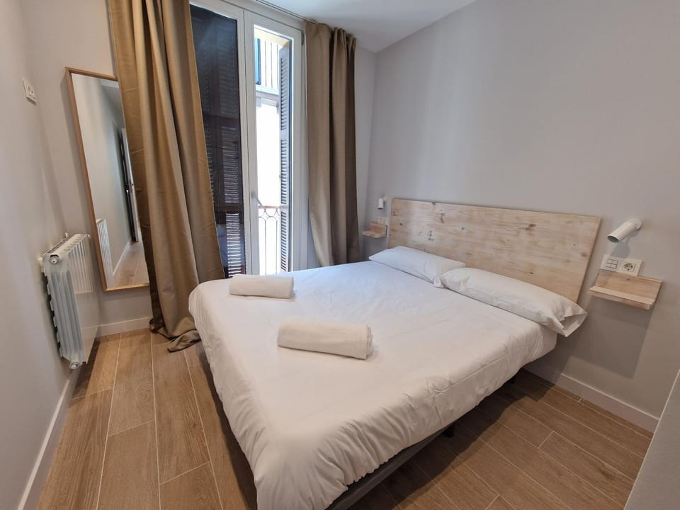 Bed, Photo of the whole room