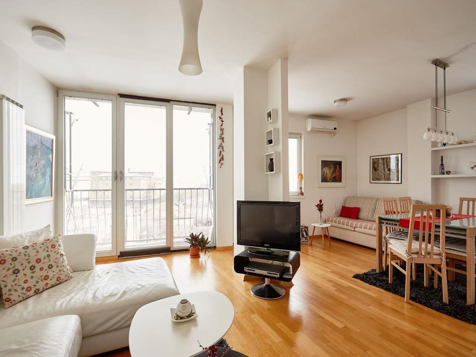TV and multimedia, Living room, Dining area
