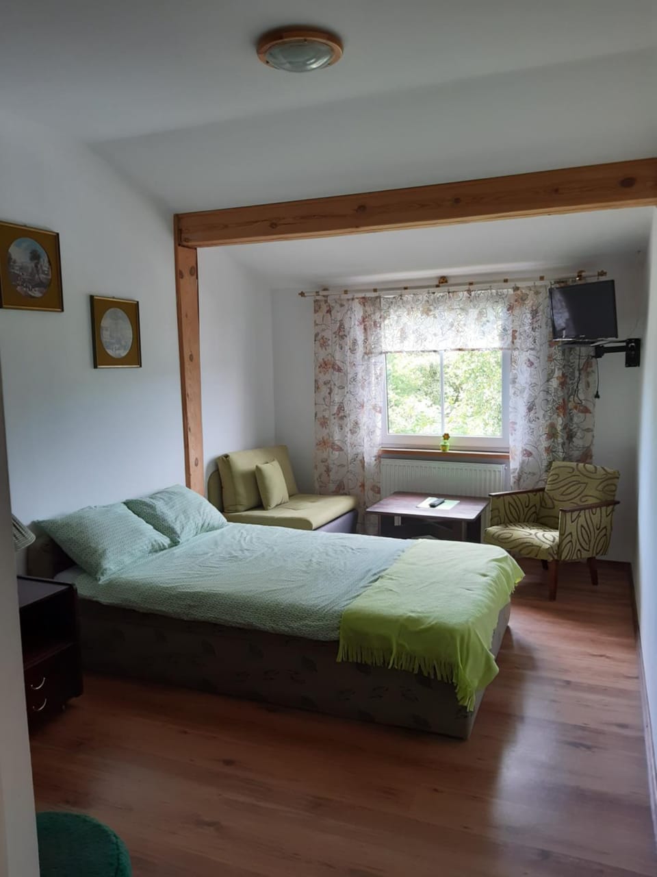 Photo of the whole room