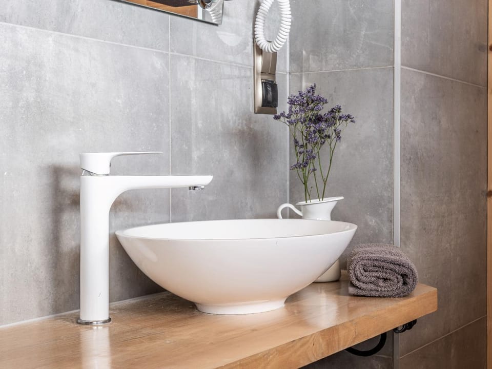Bathroom, Decorative detail