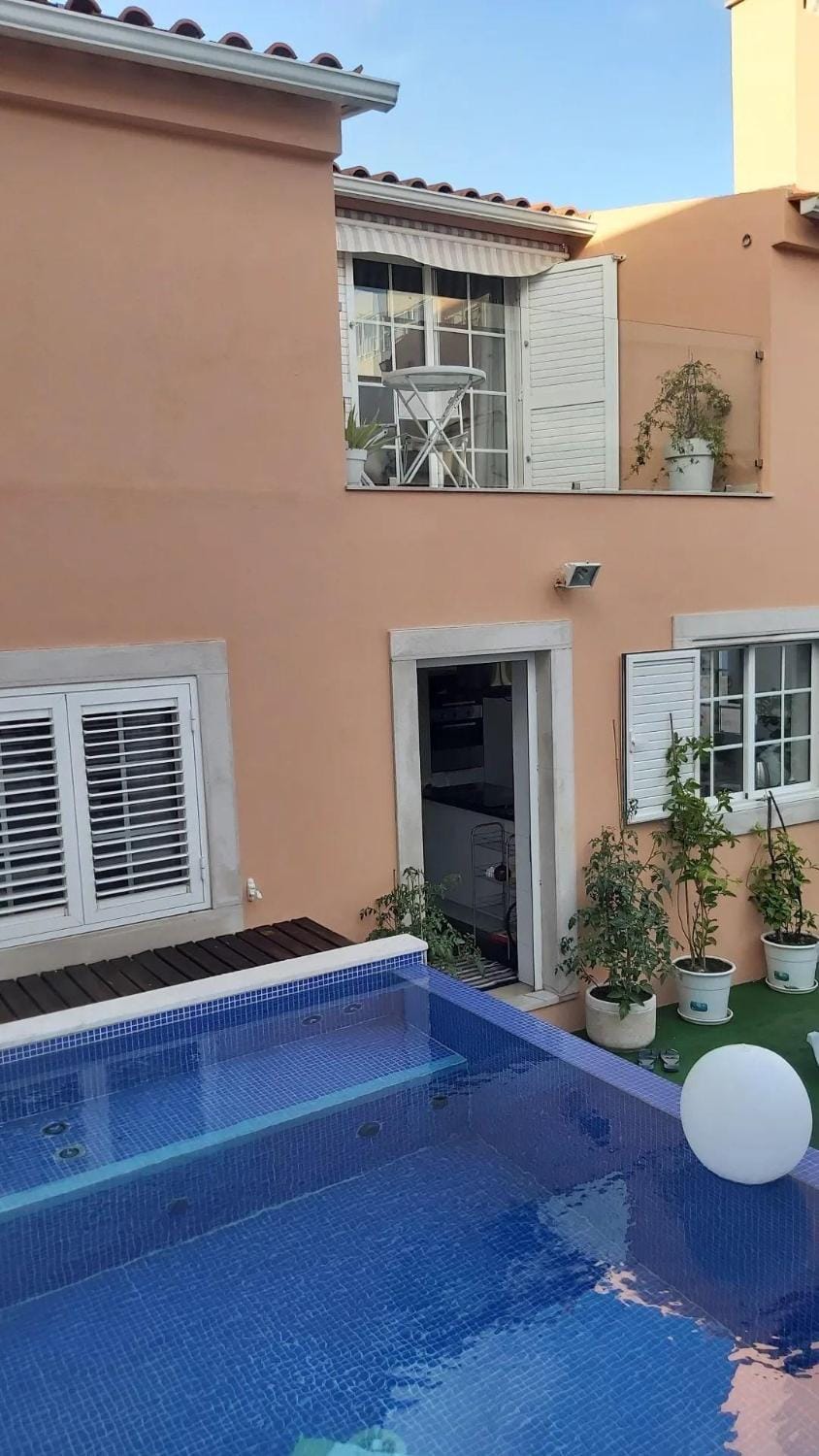 Property building, Swimming pool