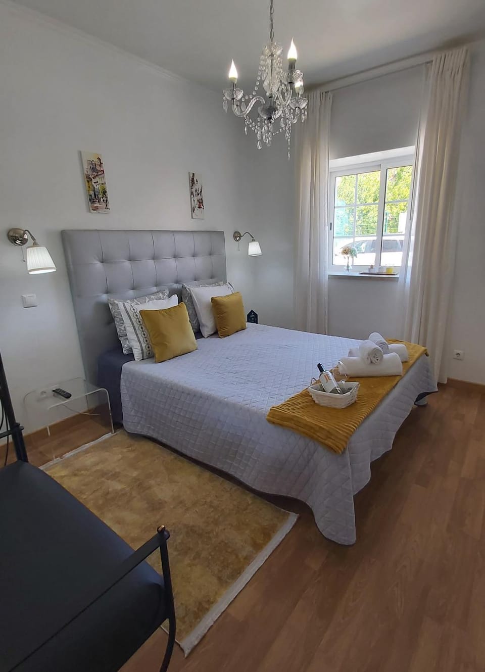 Bedroom, City view