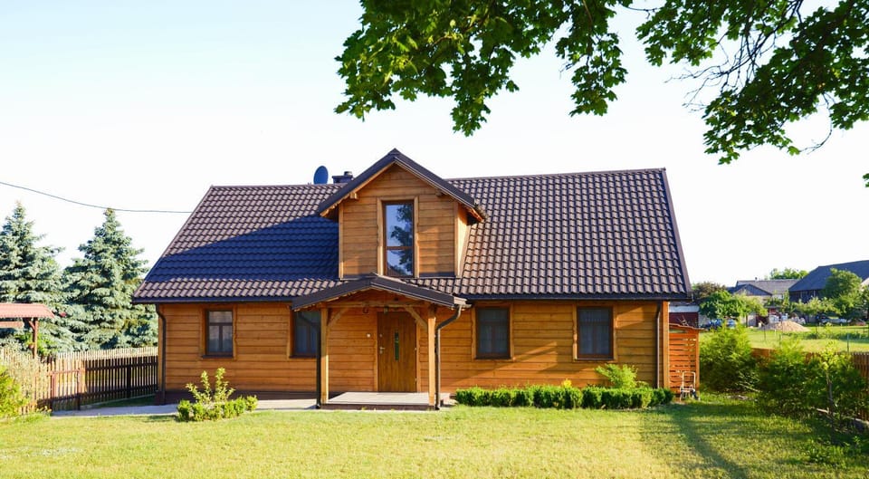 Property building, Facade/entrance, Off site, Day, Neighbourhood, Natural landscape, Activities, Summer, Garden, Balcony/Terrace, On site