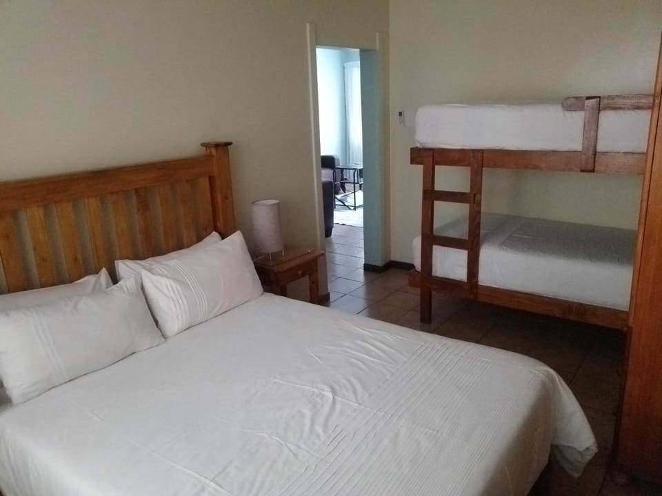 Bed, Bedroom, bunk bed