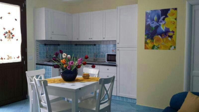 Kitchen or kitchenette, Other, Dining area