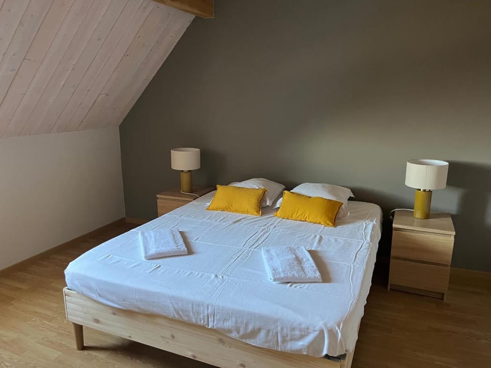 Bed, Bedroom