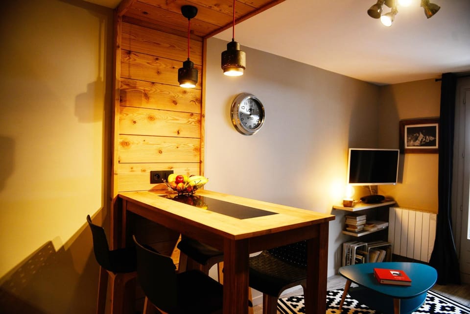 Library, Living room, Seating area, Dining area