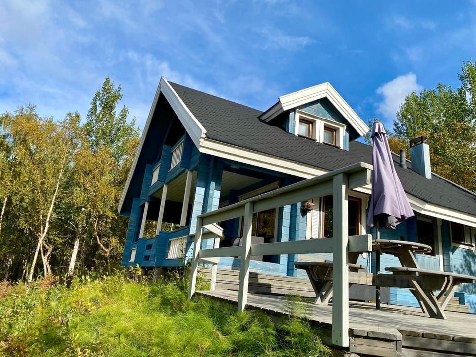 Property building, Day, Natural landscape, Balcony/Terrace