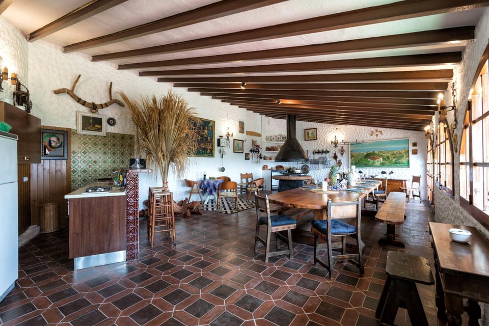 Restaurant/places to eat, Day, BBQ facilities, Banquet/Function facilities, Communal kitchen, On site