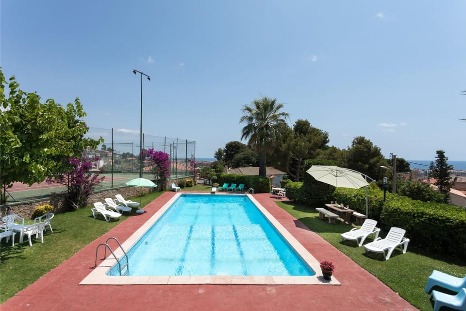 On site, Swimming pool, Swimming pool