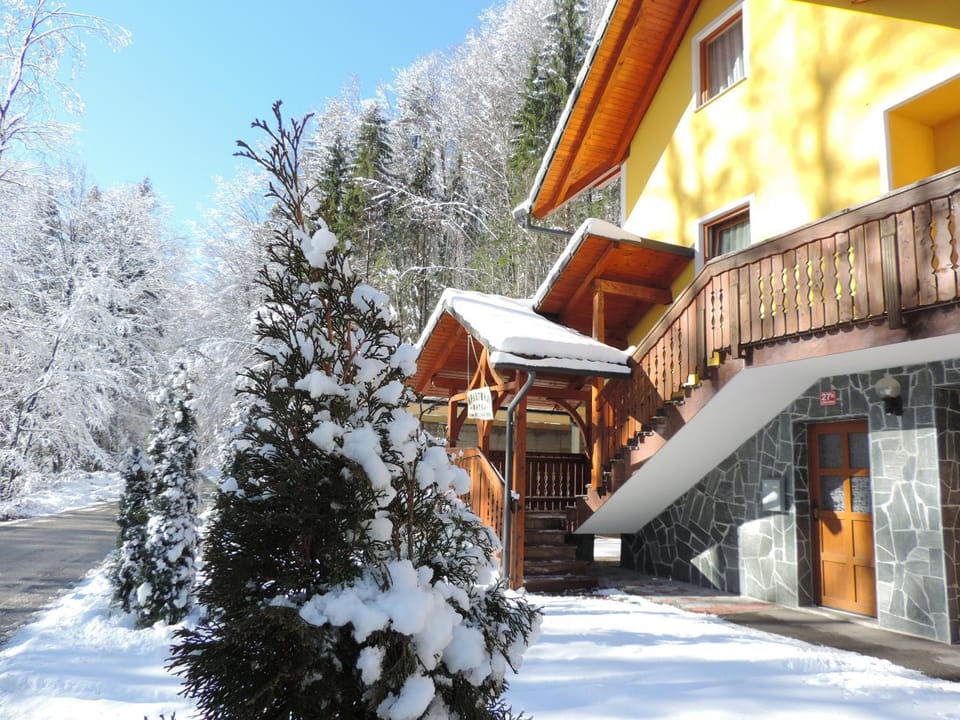 Property building, Winter, On site
