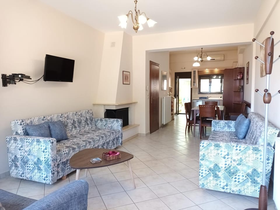 Communal lounge/ TV room, Living room, Seating area, Dining area