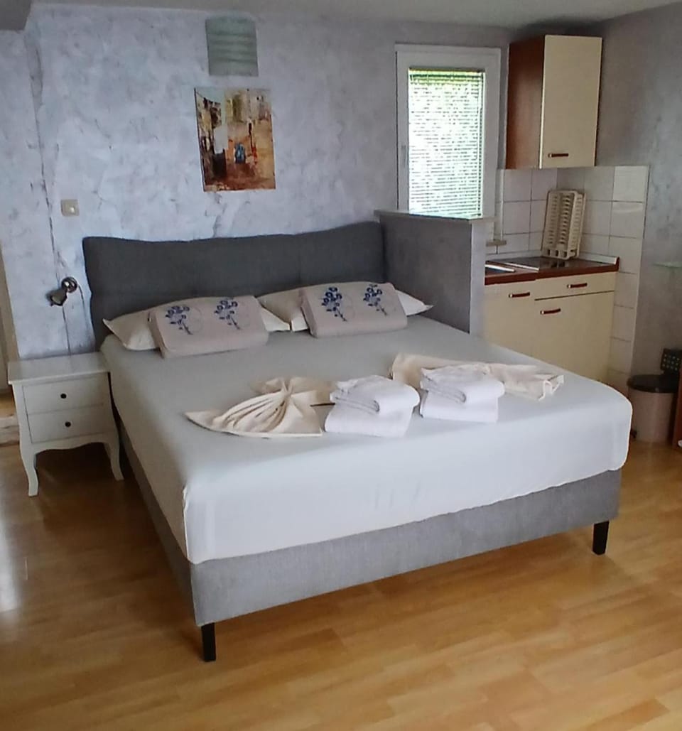 Apartmani Amila-Pisak Apartment in Split-Dalmatia County