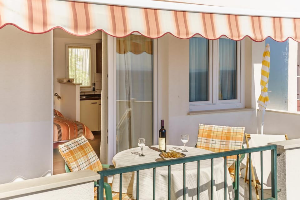 Apartmani Amila-Pisak Apartment in Split-Dalmatia County