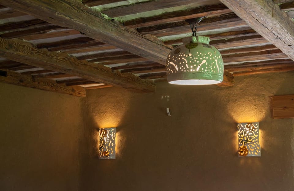 Photo of the whole room, Decorative detail