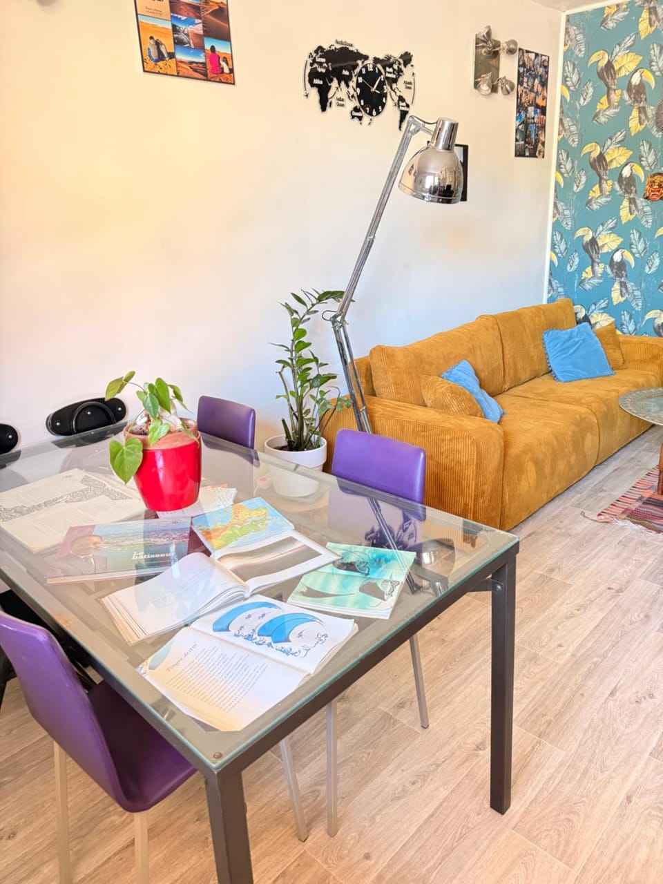 Living room, Dining area