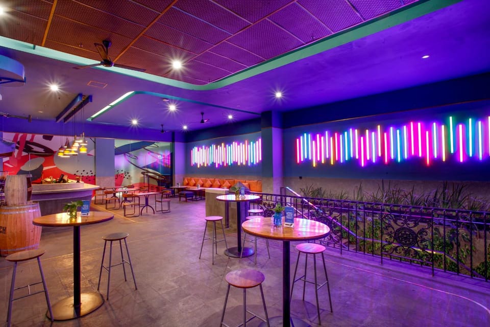 Restaurant/places to eat, Lounge or bar