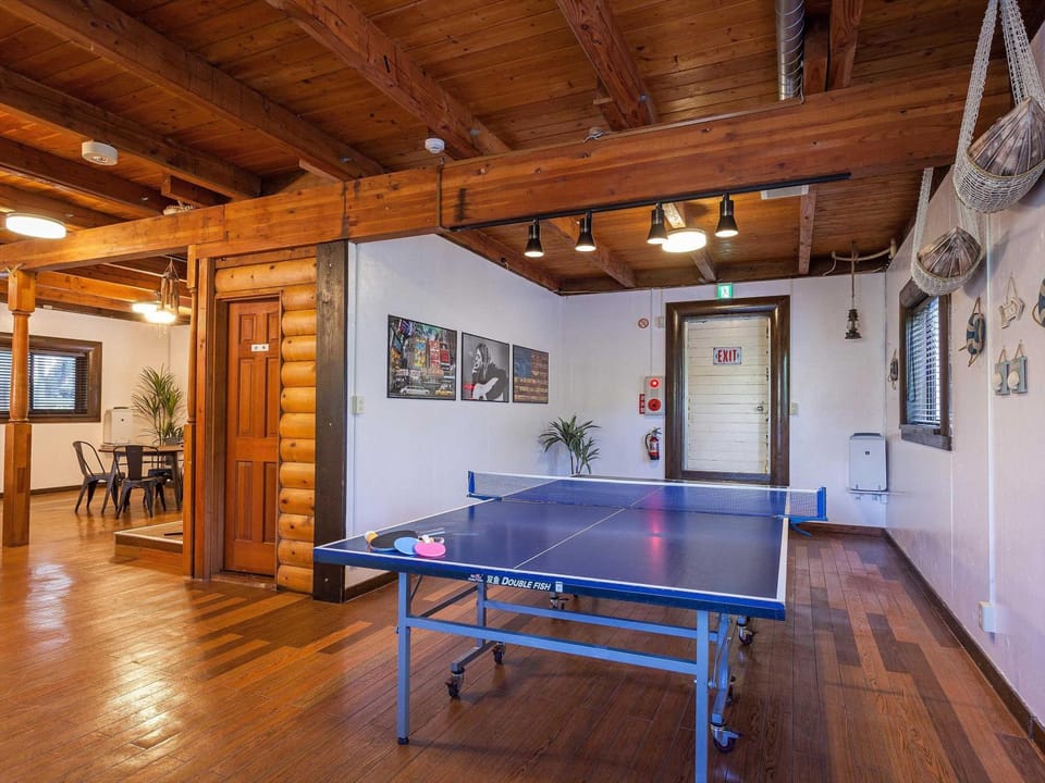 Table tennis
