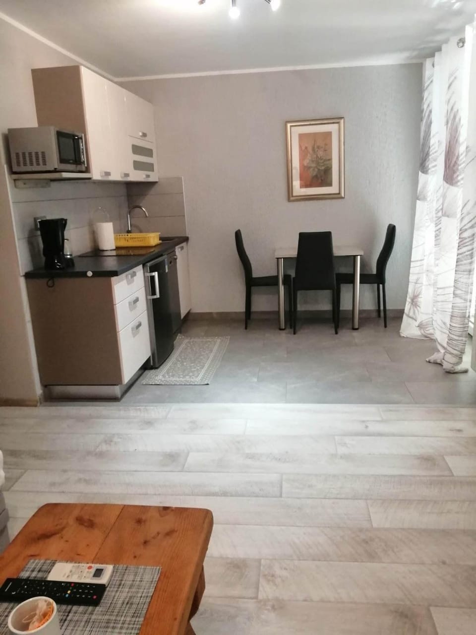 Kitchen or kitchenette, Dining area, stove, toaster