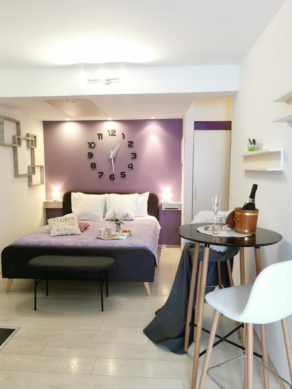 Bed, Dining area