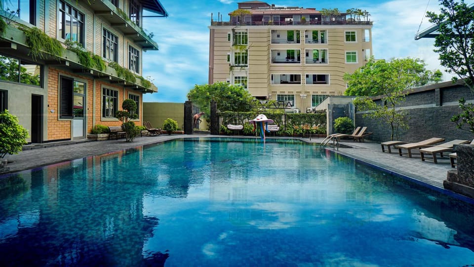 Swimming pool