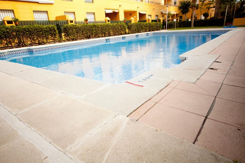 Staff, Facade/entrance, People, Activities, Other, Area and facilities, Swimming pool, Family