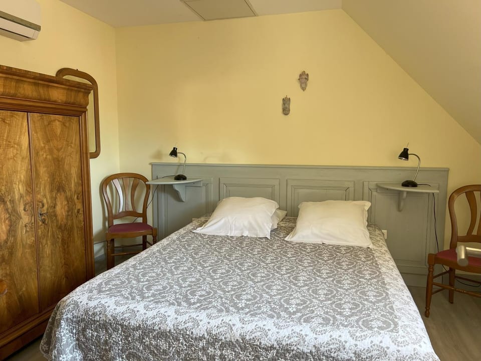 Bed, Photo of the whole room, Bedroom, wardrobe