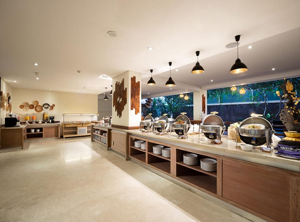 Restaurant/places to eat, Breakfast, Buffet breakfast, Buffet breakfast, Asian breakfast, Asian breakfast