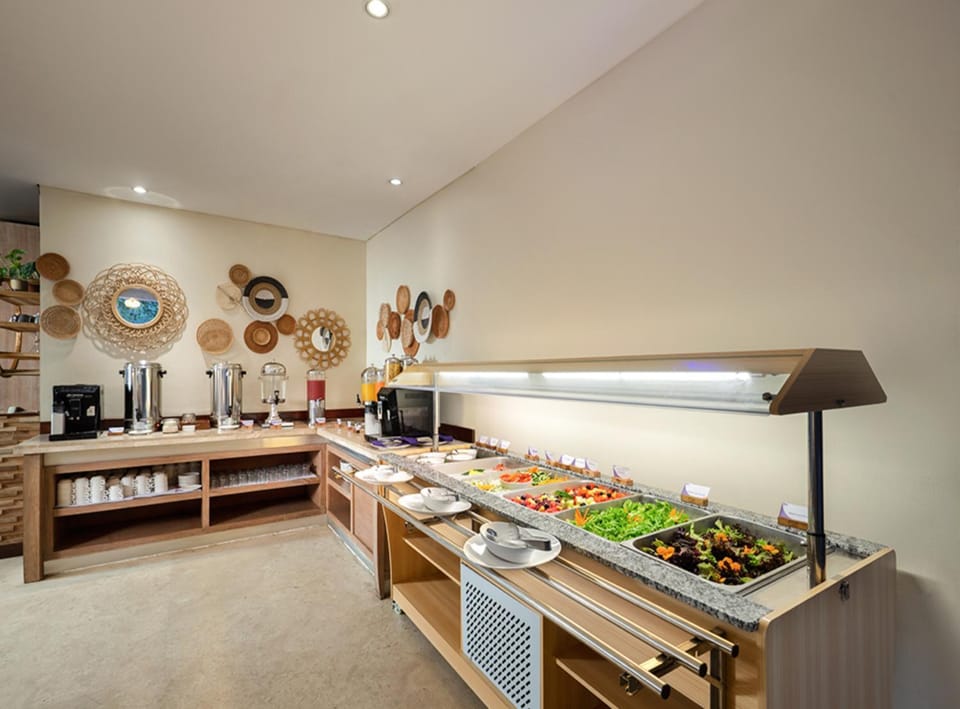 Property building, Restaurant/places to eat, Restaurant/places to eat, Breakfast