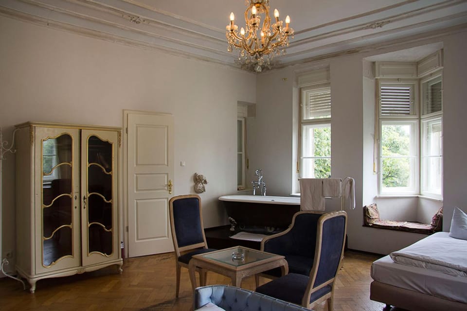 Other, Photo of the whole room, Decorative detail, Decorative detail