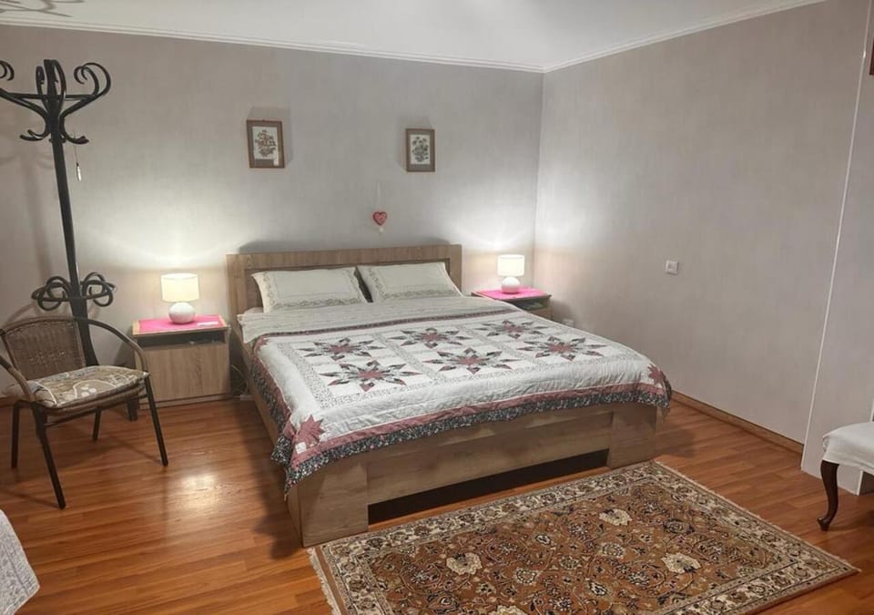 Bed, Photo of the whole room